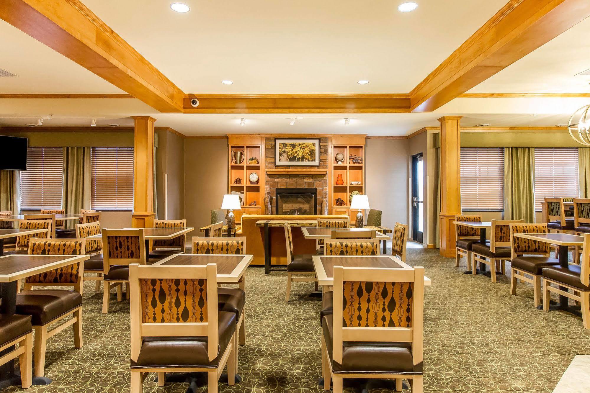 Mainstay Suites Stanley Εξωτερικό φωτογραφία