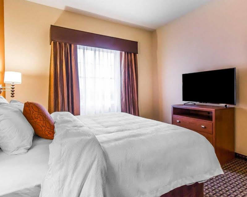 Mainstay Suites Stanley Εξωτερικό φωτογραφία